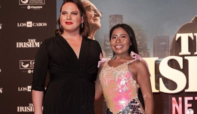 Critican a Yalitza por su vestido de lentejuelas