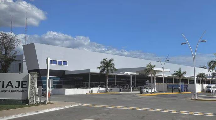 Aeropuerto de Mérida amaneció con protestas de trabajadores