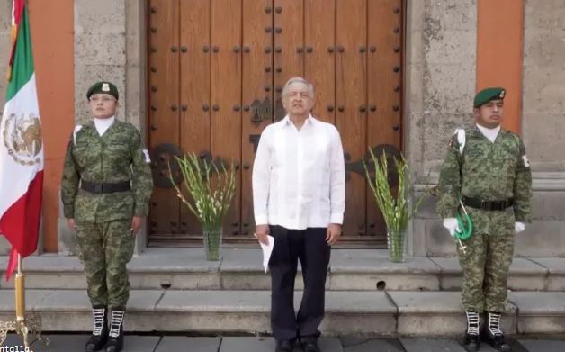 AMLO jura a familiares de víctimas de COVID-19 cumplir 10 compromisos