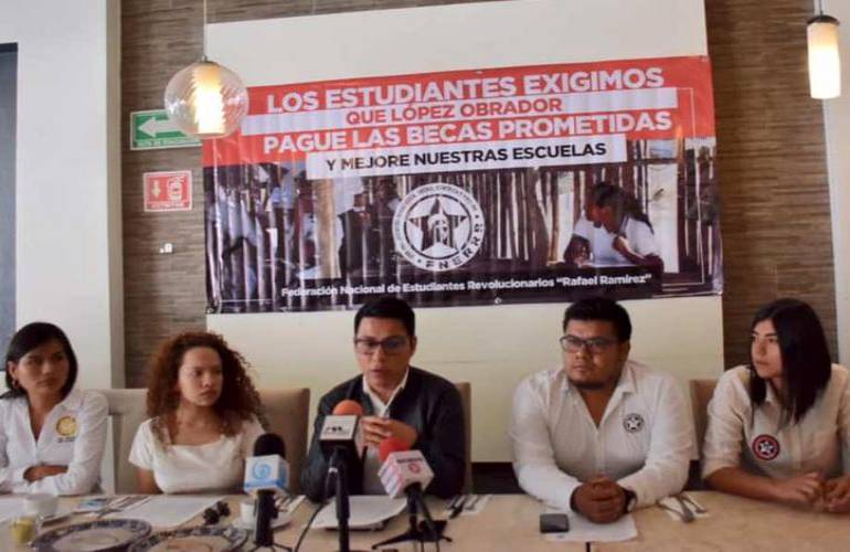 Federación Estudiantil Yucateca dice que son insuficiente las becas de AMLO