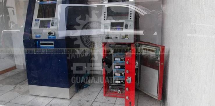 Guanajuato: Empleados de empresa de valores olvidan cerrar cajero automático