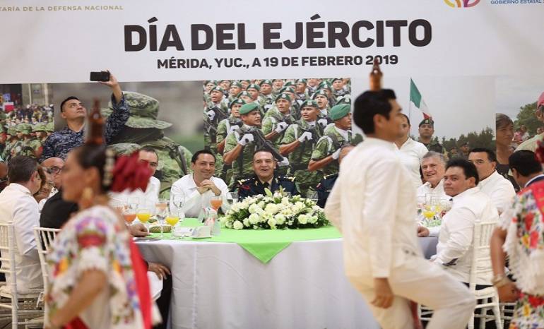 Reconocen al Ejército mexicano con motivo de su 106 Aniversario