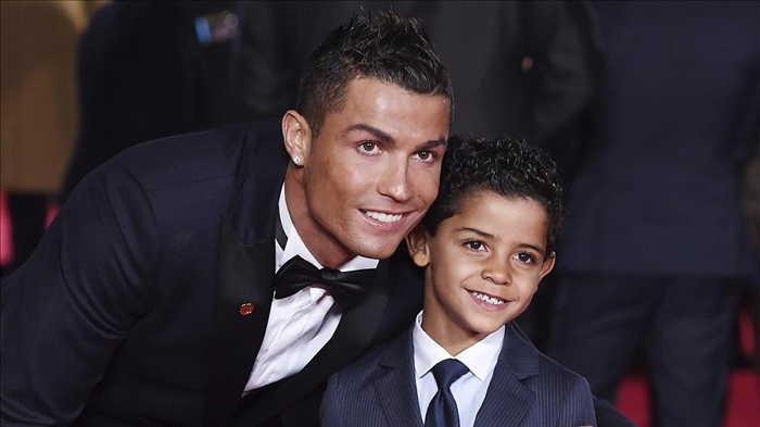 Policía investiga a familia de Cristiano Ronaldo por un video de su hijo
