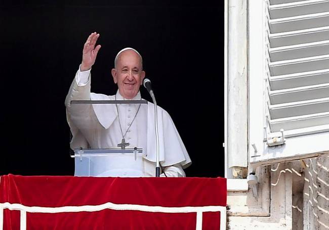 El Papa llega tarde a misa; se quedó encerrado en elevador de El Vaticano