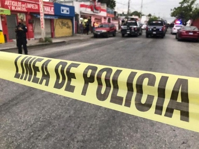 VÍDEO: Asesinan a policía afuera de un Oxxo en Cancún... captan el momento