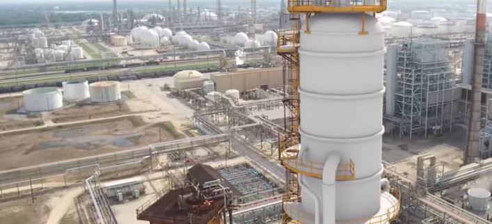 AMLO anuncia la compra de una refinería en Texas ¿Y las energías limpias?