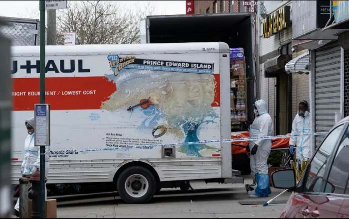 NY: Hallan camiones con docenas de cuerpos muertos por covid-19 sin refrigerar