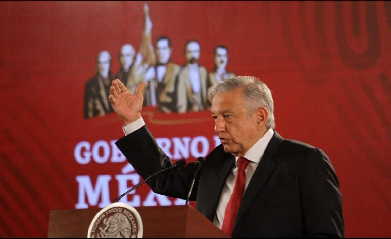 "Estoy contento porque no hay paros de maestros", afirma López Obrador