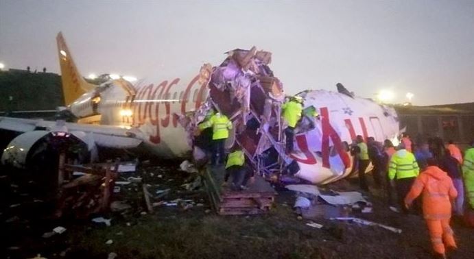 Aterrizaje forzoso y aunque el avión se incendió dicen que no hay víctimas