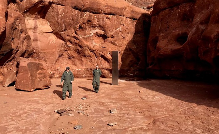 Descubren misterioso monolito de metal en el desierto de Utah