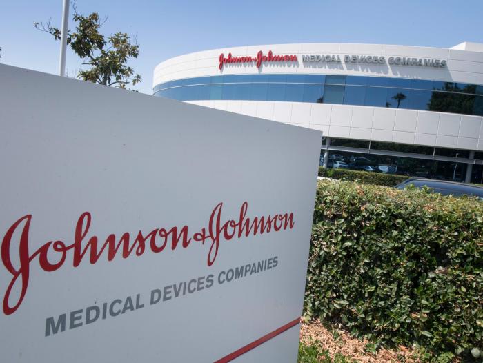 Johnson & Johnson ensayará su vacuna en bebés y en embarazadas