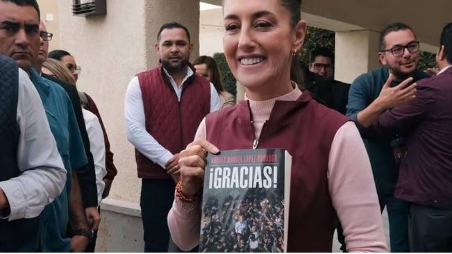 Piden revisar libro de AMLO por anticiparse a resultados de elecciones 2024