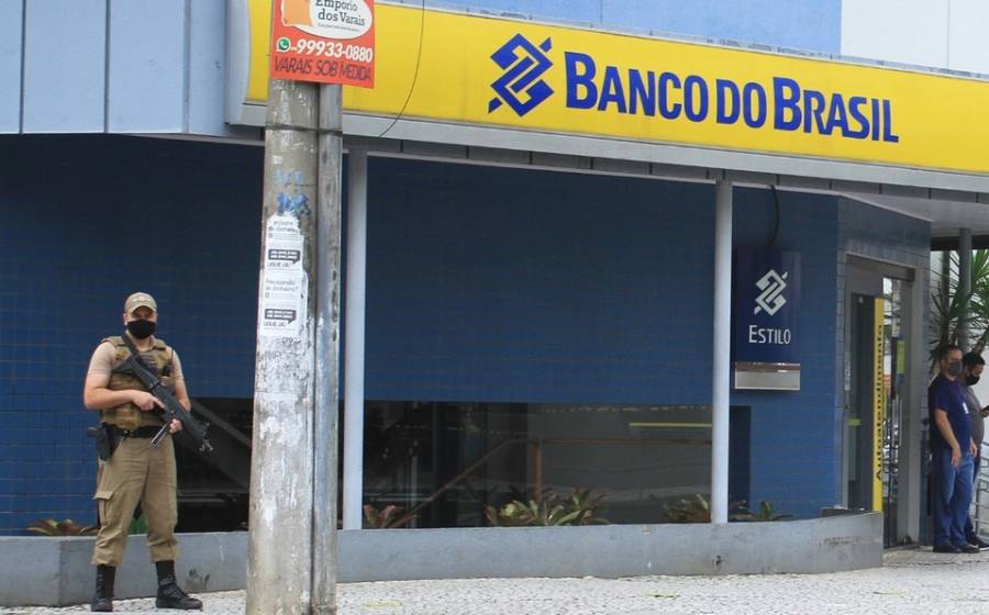 En Brasil, 30 hombres utilizaron explosivos y tomaron rehenes para asaltar un banco
