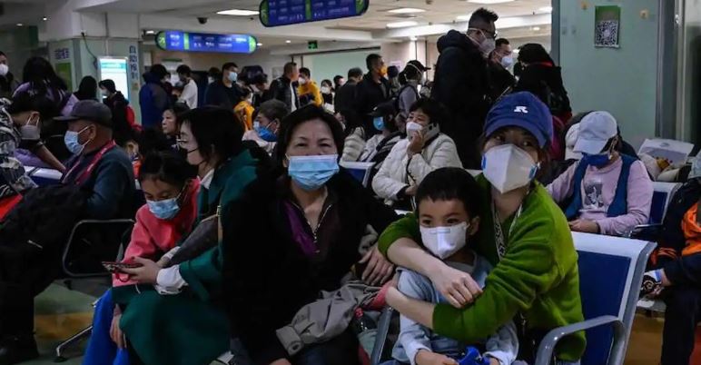 ¡Otra vez China! Colapsan sus hospitales por extraña neumonía que afecta a niños