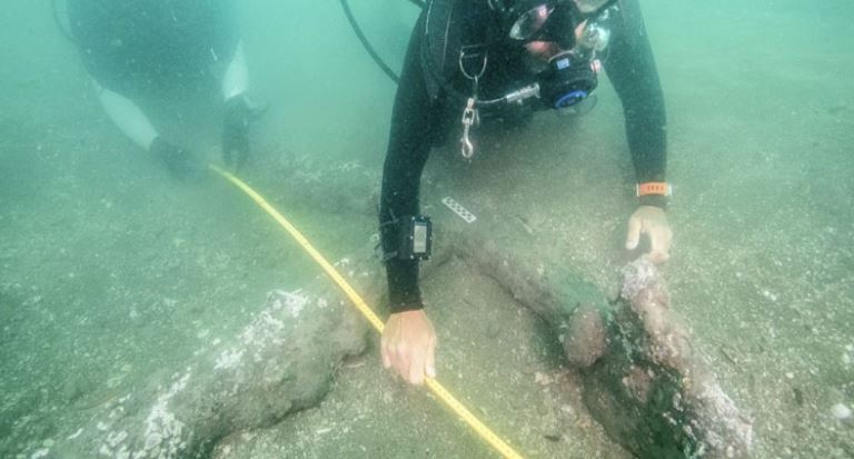 Hallan dos anclas que podrían ser del barco de Hernán Cortés