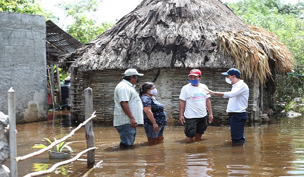 ¡Vamos a echarle ganas y ánimo!, dice Vila a yucatecos damnificados