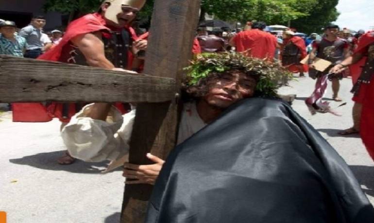 A punto de iniciar el viacrucis en Acanceh: joven de 22 años cargará una cruz de 150 kilos