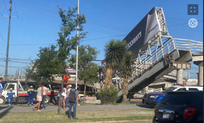 Captan momento exacto de caída de puente peatonal en San Nicolás