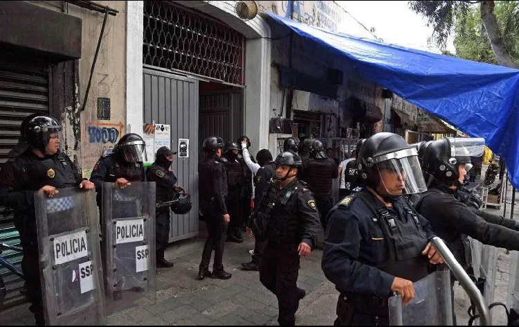 Realizan otro operación policíaca en inmueble de Tepito