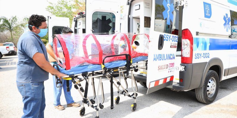 Yucatán: Cesan a paramédicos por “bailar” junto a mujer fallecida por Covid-19