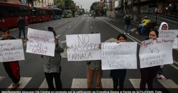 Protestan por la ratificación de Ernestina Godoy en la Fiscalía de CDMX