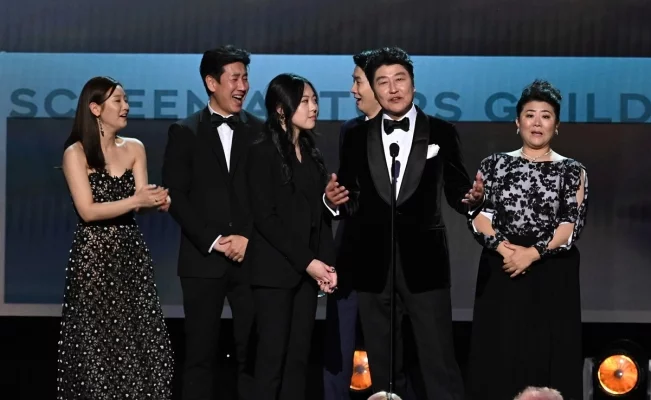 Película “Parásitos” hace historia en los premios SAG 2020