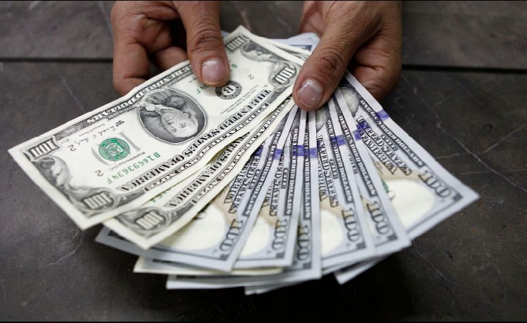 Dólar abre la semana con descenso, se vende en $19.34