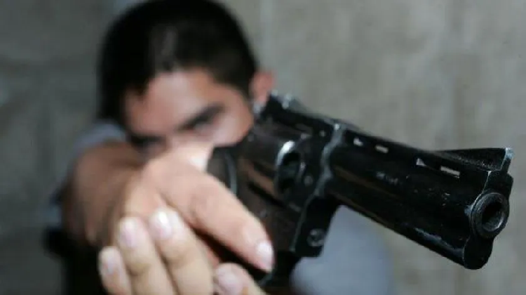 A punta de pistola roban a mujer la pensión de sus padres en Sonora