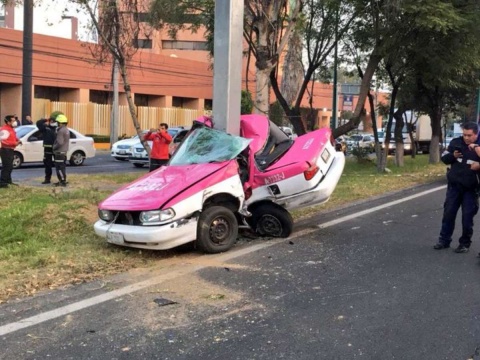 CDMX: Taxi se parte a la mitad en Periférico Norte, muere el conductor