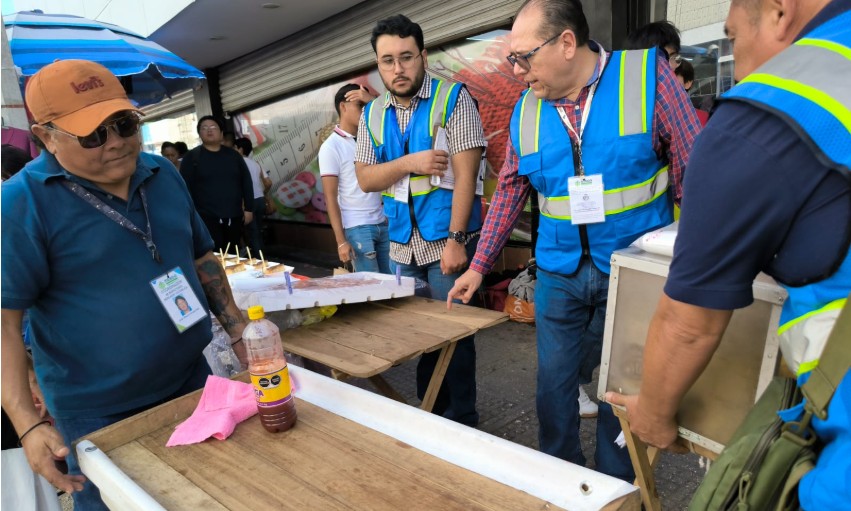 Mérida: Retira Ayuntamiento puestos de comida irregulares en la Av. Yucatán