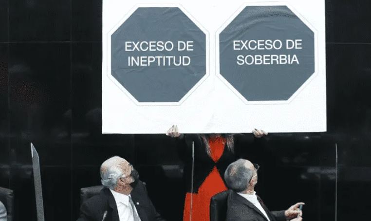 Senadores acusan  a López-Gatell de inepto y soberbio