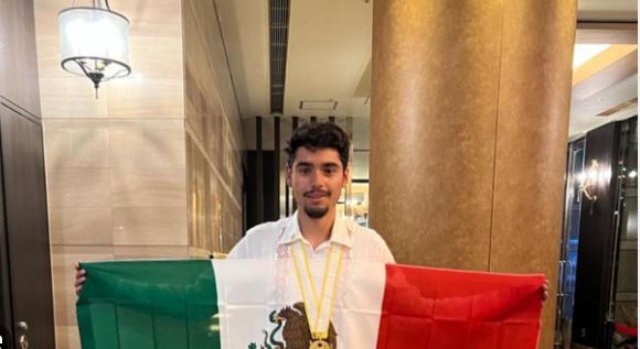 Joven mexicano de 17 años gana Olimpiada de Matemáticas en Japón