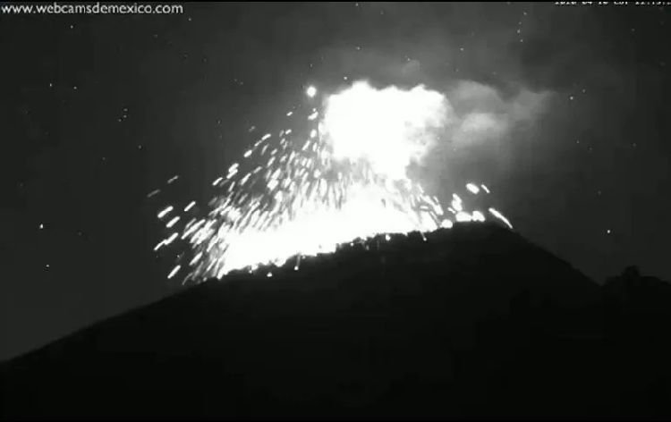 Después del Krakatoa, el Popocatépetl también registró explosión