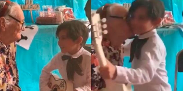 (Vídeo) Niño le canta la canción ‘Recuérdame’ a su bisabuelita y la emociona