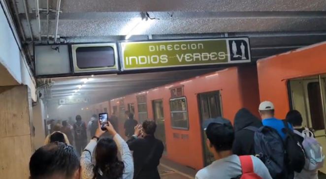 CDMX:  Por humo en la estación Juárez del Metro usuarios desalojan convoy