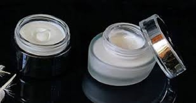 Usa crema para blanquear su piel con crema contaminada y sufre daños permanentes