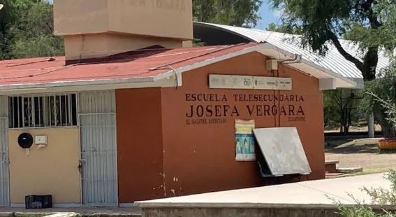 Querétaro: A proceso a 2 adolescentes que quemaron a niño otomí en secundaria