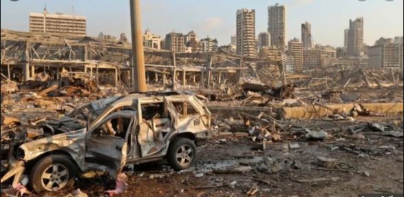 Renuncia todo el gabinete de Líbano tras explosiones en Beirut