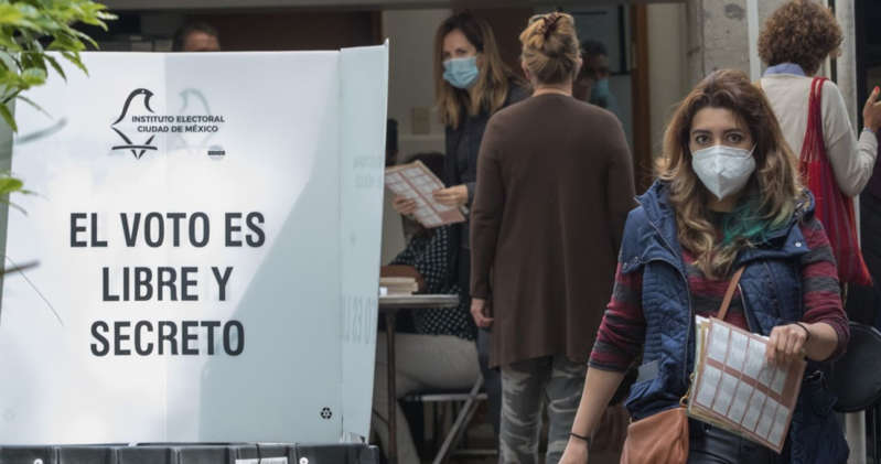 Sujetos arrojan dos cabezas humanas en casillas de Tijuana, BC