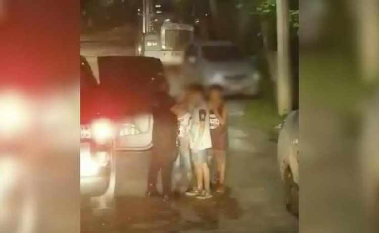 Progreso: Alcalde sorprende a niños que jugaban en la calle sin protección alguna