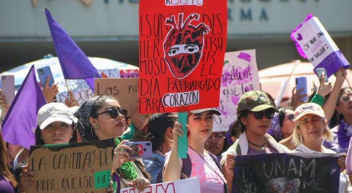 ‘Amurallan’ Palacio Nacional para marcha del Día Internacional de las Mujeres