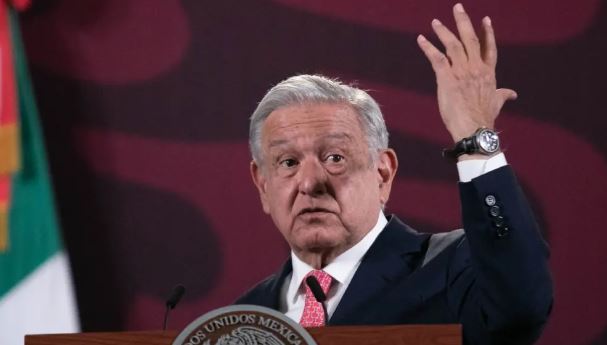 AMLO se disculpa con diputada trans tras llamarla 'señor vestido de mujer'