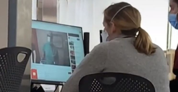 Ve el vídeo: Doctora recurrió a tutoriales en YouTube para quitar un quiste