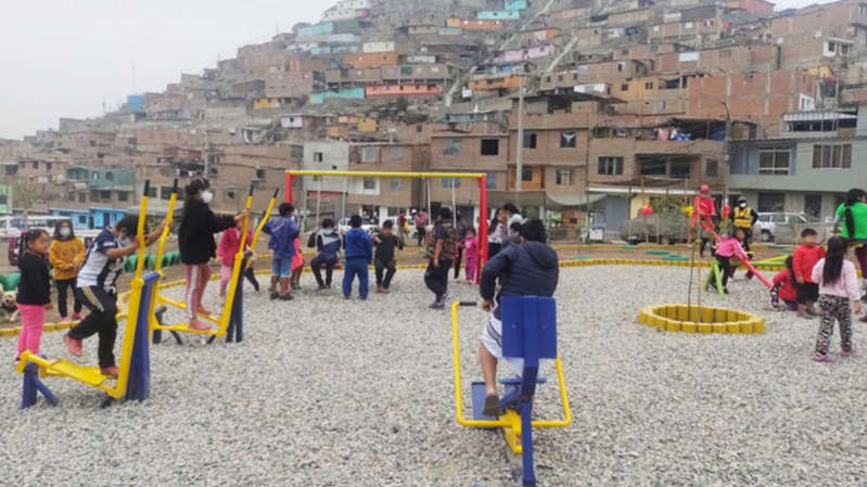 “Convertimos violencia en paz”: parques y gimnasios en Perú son creados con armas confiscadas