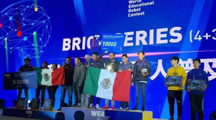 Estudiantes mexicanos logran el '1, 2 y 3' en torneo mundial de robótica en China