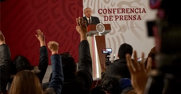 Críticas de AMLO a medios afectan a periodistas y son víctimas de amenazas y burlas