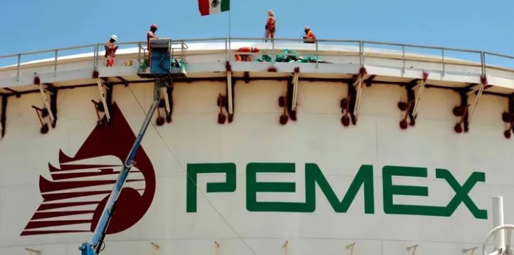 Los ingresos petroleros de Pemex registran una caída anual del 45%