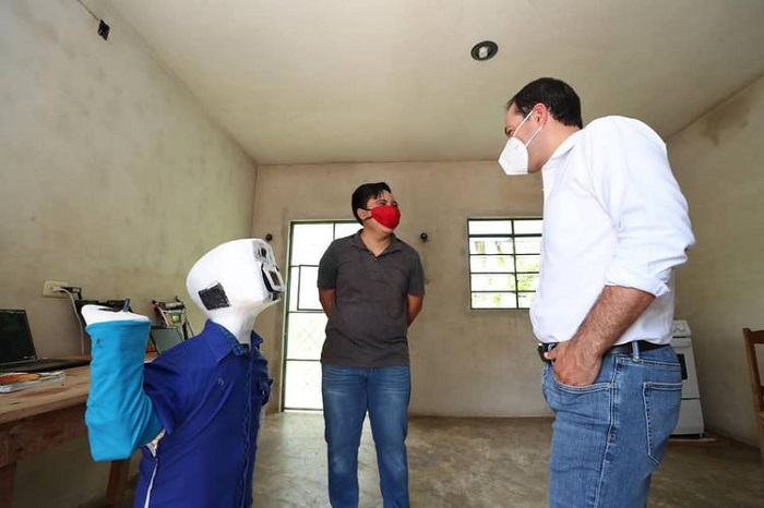 Joven yucateco crea robot que tiene voz y detecta la COVID-19