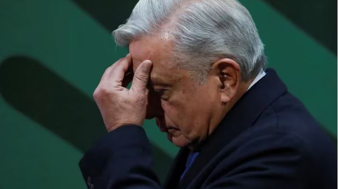 AMLO se molesta con la SCJN por suspender su Plan B: “Su único dios es el dinero”, dice