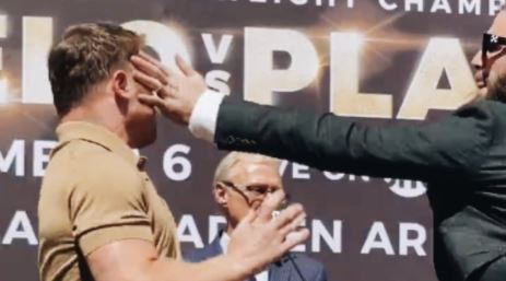 Como fue que el Canelo pudo esquivar el golpe de Caleb Plant